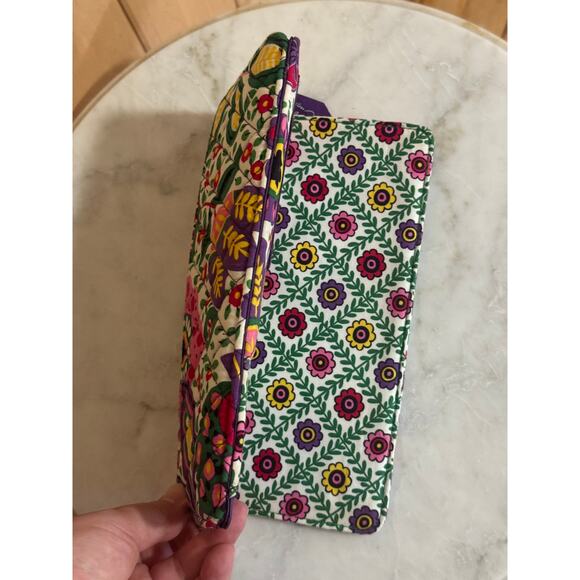 Vera Bradley | Viva Le Vera Pattern Quilted Accordion Wallet - Picture 11 of 12